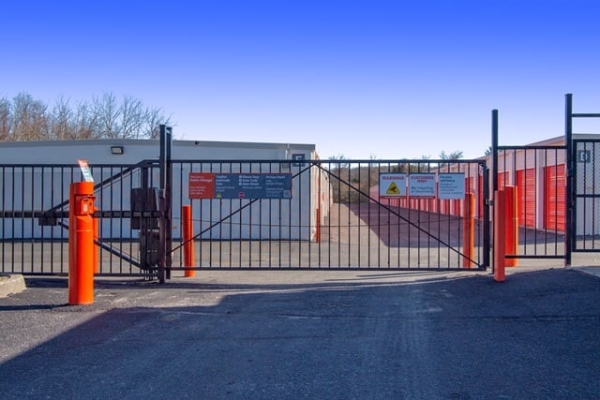 Facility photo: //images.sparefoot.com/medium/2156316877a3654604c.jpg