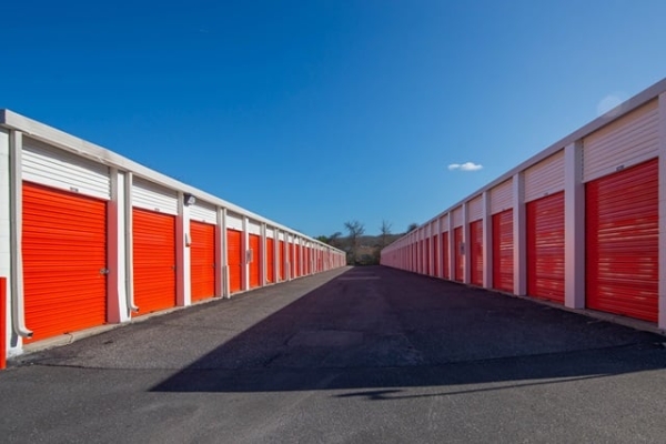 Facility photo: //images.sparefoot.com/medium/21563169f899d1d7be9.jpg