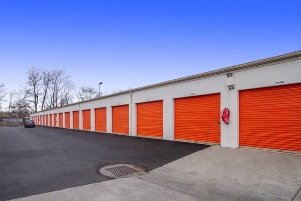 Facility photo: //images.sparefoot.com/medium/21563269f5f8d2cc52f.jpg