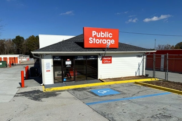 Facility photo: //images.sparefoot.com/medium/215636689c8cf4b5bd5.jpg