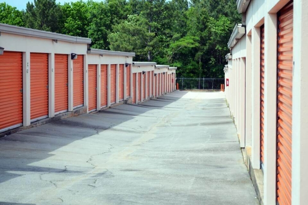 Facility photo: //images.sparefoot.com/medium/215636689c8cf5cfc69.jpg