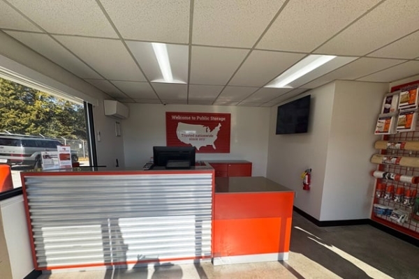 Facility photo: //images.sparefoot.com/medium/21563669e623e9bee40.jpg