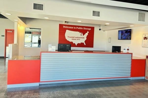 Facility photo: //images.sparefoot.com/medium/2156376a241b4d7a895.jpg
