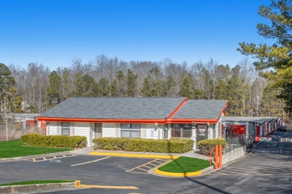 Facility photo: //images.sparefoot.com/medium/215639688b69add522c.jpg