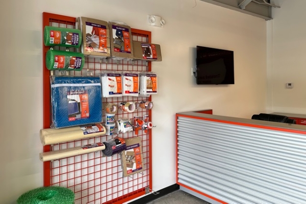 Facility photo: //images.sparefoot.com/medium/21564068b98ee1dbdfb.jpg
