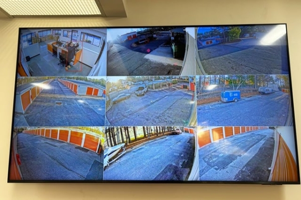 Facility photo: //images.sparefoot.com/medium/215642695fb9ad7c936.jpg