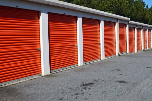 Facility photo: //images.sparefoot.com/medium/2156426a09c7128194c.jpg
