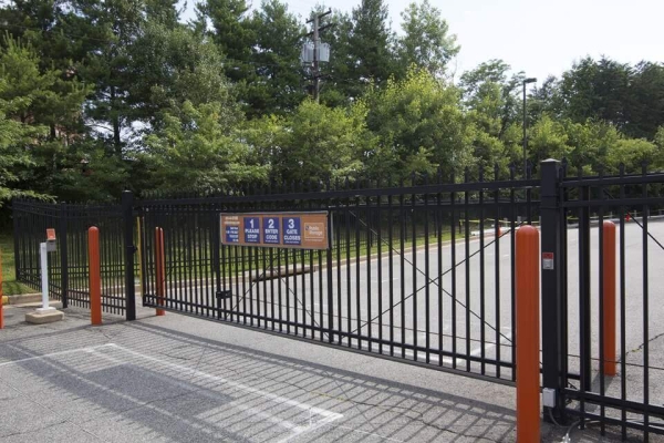 Storage Units at Public Storage - Seven Corners - 6319 Arlington Blvd - 6319 Arlington Blvd