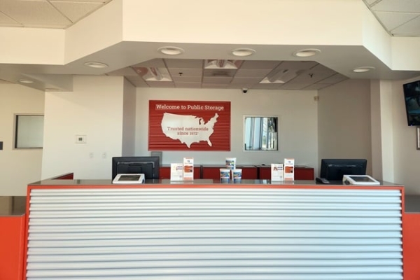 Facility photo: //images.sparefoot.com/medium/21564369568130da026.jpg