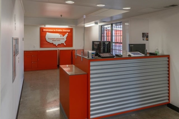 Facility photo: //images.sparefoot.com/medium/215644694fe8ae01e6d.jpg