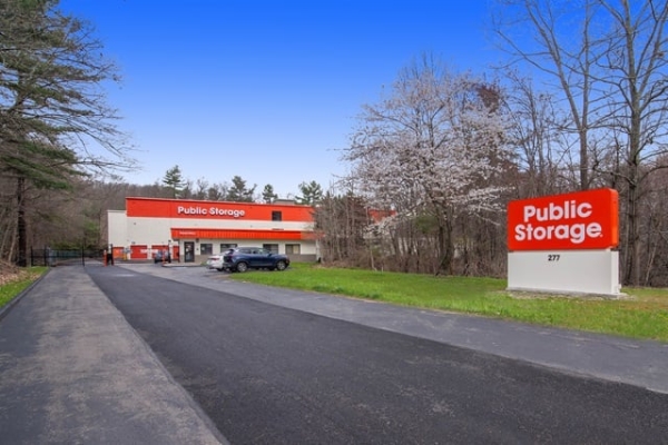 Facility photo: //images.sparefoot.com/medium/215645687e3a8483b8a.jpg