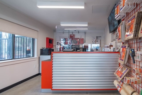 Facility photo: //images.sparefoot.com/medium/215645691493b2b286f.jpg