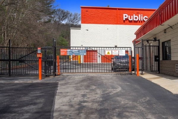 Facility photo: //images.sparefoot.com/medium/2156456a09c75d59638.jpg