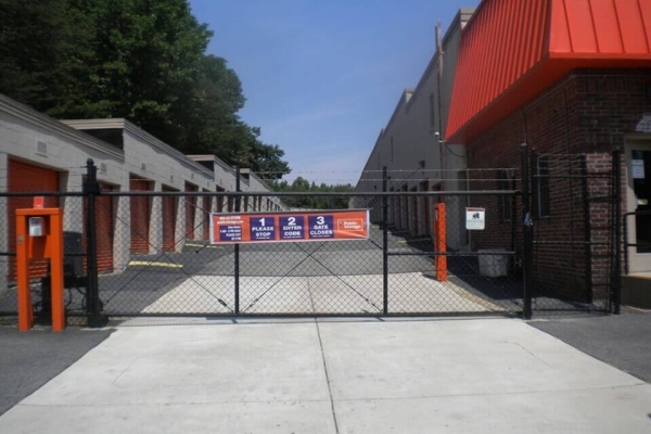 Facility photo: //images.sparefoot.com/medium/2156476884d2ae1efb6.jpg