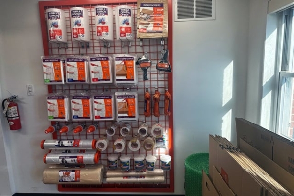 Facility photo: //images.sparefoot.com/medium/21564769f4a8b71cf12.jpg