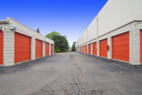 Facility photo: //images.sparefoot.com/medium/2156496924664f4a244.jpg