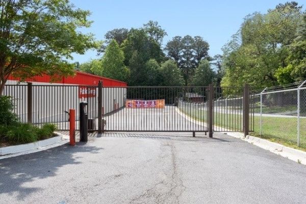 Facility photo: //images.sparefoot.com/medium/2156516957d1a7a5841.jpg