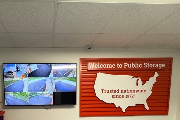 Facility photo: //images.sparefoot.com/medium/215653687ce907c6b6d.jpg