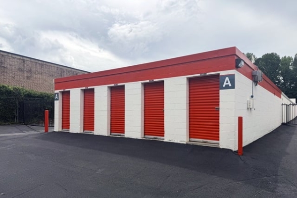 Facility photo: //images.sparefoot.com/medium/21565368b98eda6d58e.jpg