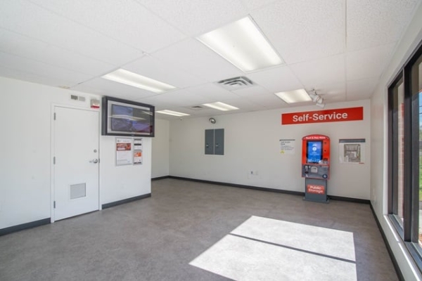 Facility photo: //images.sparefoot.com/medium/21565468f4e6e1425b8.jpg