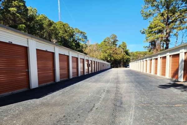 Facility photo: //images.sparefoot.com/medium/215656687f90b6a8729.jpg