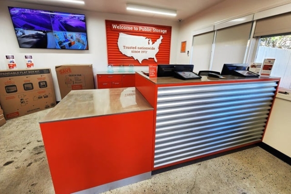 Facility photo: //images.sparefoot.com/medium/215656690767f21868d.jpg