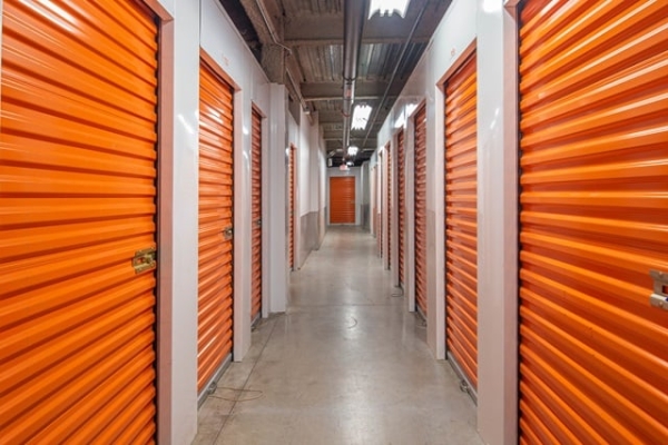 Facility photo: //images.sparefoot.com/medium/21566068f4e7818ce9d.jpg