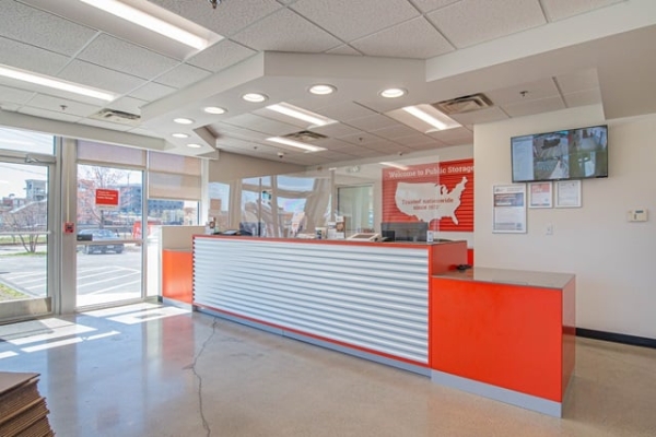 Facility photo: //images.sparefoot.com/medium/21566068f4e78252ac9.jpg