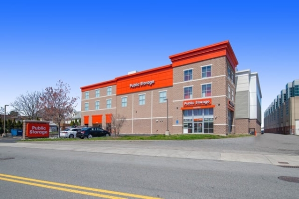 Facility photo: //images.sparefoot.com/medium/215660696b99f51a7cb.jpg