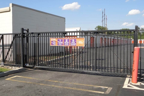 Facility photo: //images.sparefoot.com/medium/2156616911f0a605822.jpg