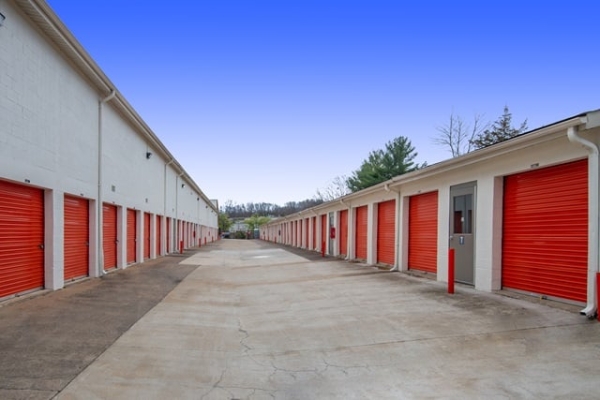 Facility photo: //images.sparefoot.com/medium/215663688e0dc727775.jpg
