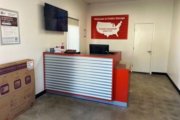 Facility photo: //images.sparefoot.com/medium/2156646878f471d44c1.jpg