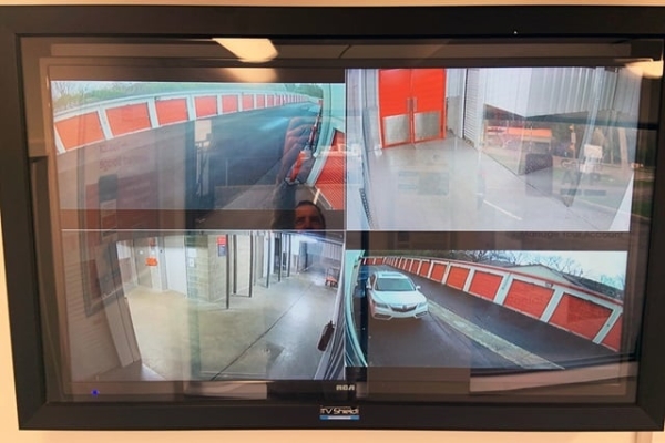 Facility photo: //images.sparefoot.com/medium/2156666918887ec2f24.jpg