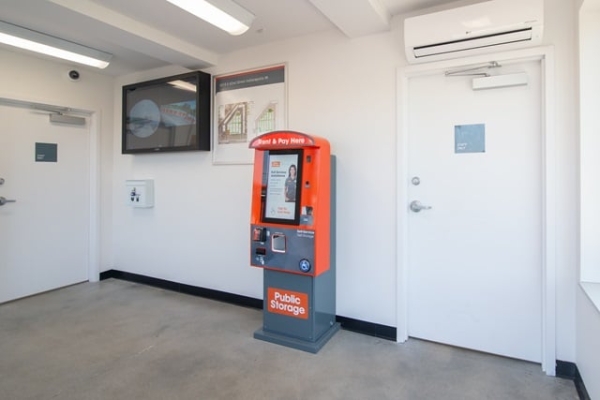 Facility photo: //images.sparefoot.com/medium/2156666940161de7969.jpg