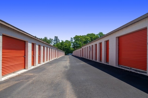 Facility photo: //images.sparefoot.com/medium/21566769f4a89b98a3e.jpg