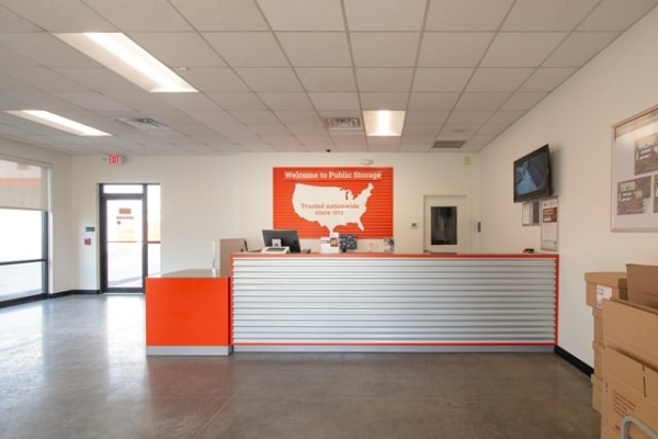 Facility photo: //images.sparefoot.com/medium/215669687a479835b2f.jpg