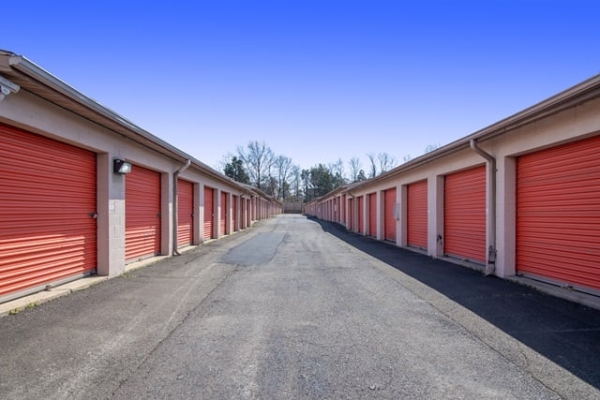 Facility photo: //images.sparefoot.com/medium/2156706884d2665dd6e.jpg