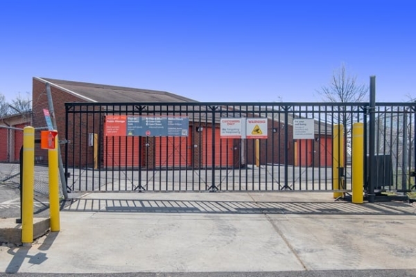 Facility photo: //images.sparefoot.com/medium/2156706884d2689885e.jpg