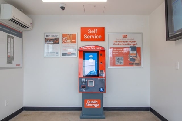 Facility photo: //images.sparefoot.com/medium/2156706919da408b5fb.jpg