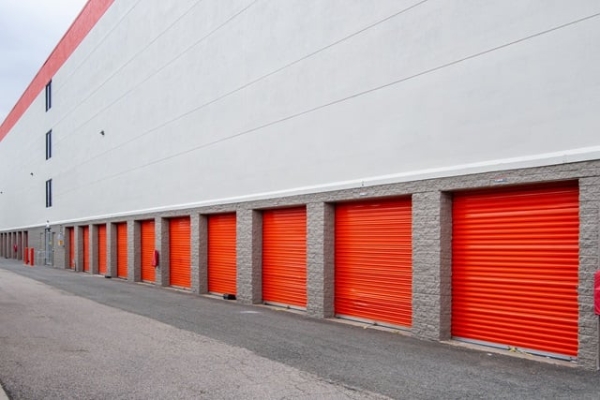 Facility photo: //images.sparefoot.com/medium/21567169f899475dfc8.jpg