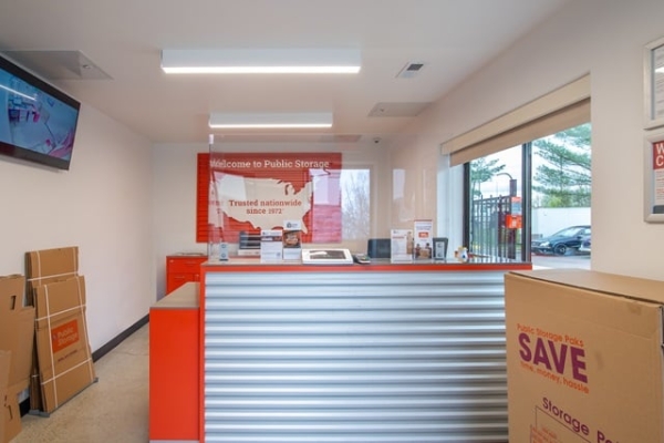 Facility photo: //images.sparefoot.com/medium/2156716a071a3485e38.jpg
