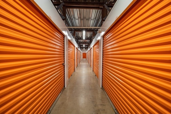 Facility photo: //images.sparefoot.com/medium/21567269397e0cb3ee0.jpg