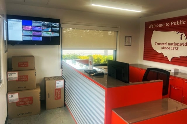 Facility photo: //images.sparefoot.com/medium/215675690b59b36cf34.jpg