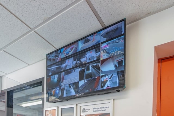Facility photo: //images.sparefoot.com/medium/215678687a470f72c2c.jpg