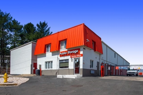Facility photo: //images.sparefoot.com/medium/21567969f7479fa6abc.jpg