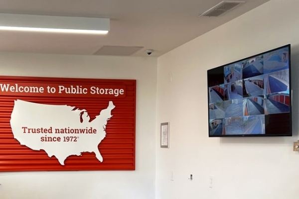 Facility photo: //images.sparefoot.com/medium/215680687ce9f371c4c.jpg