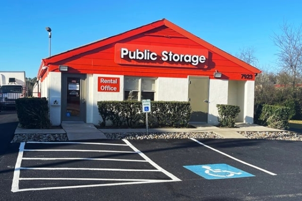 Storage Units at Public Storage - Columbia - 7923 Garners Ferry Rd - 7923 Garners Ferry Rd