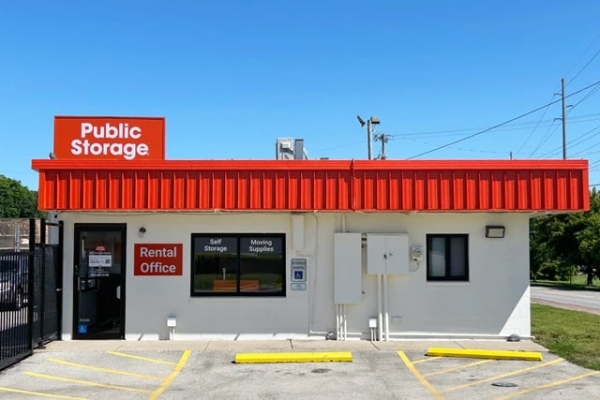 Storage Units at Public Storage - Louisville - 4127 Bardstown Road - 4127 Bardstown Road