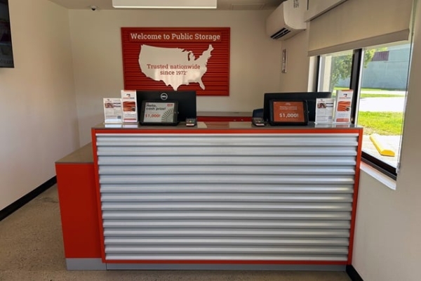 Storage Units at Public Storage - Louisville - 4127 Bardstown Road - 4127 Bardstown Road