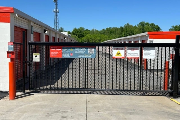 Storage Units at Public Storage - Louisville - 4127 Bardstown Road - 4127 Bardstown Road